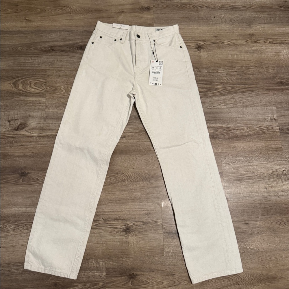 White High-Waisted Jeans